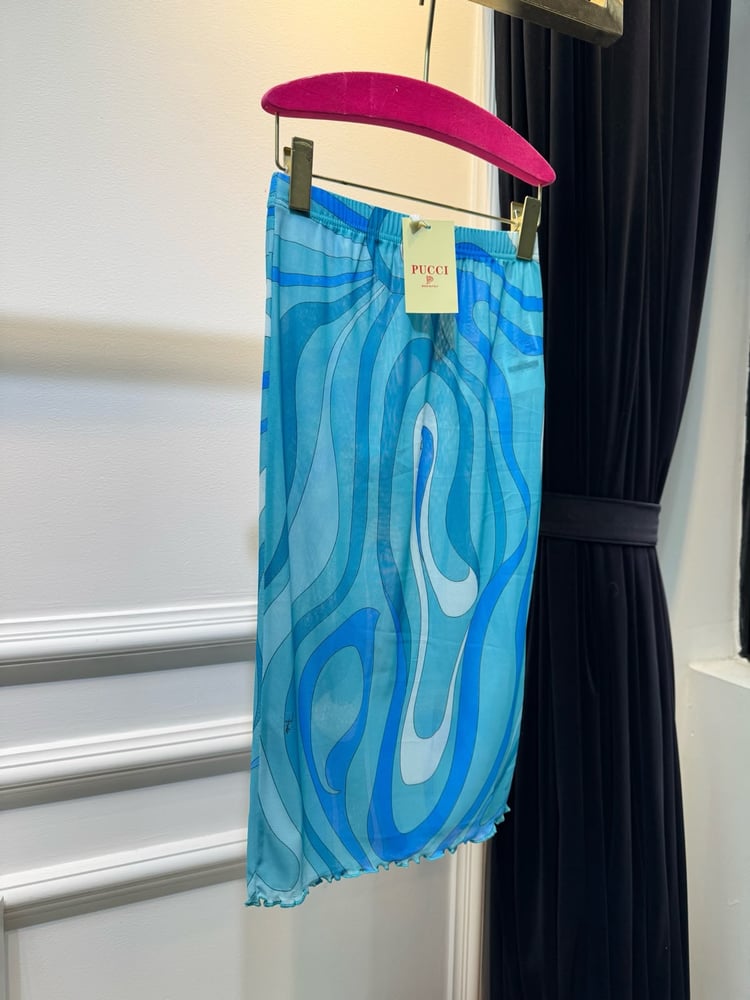 تنورة "بوتشي" (Pucci) الفاخرة