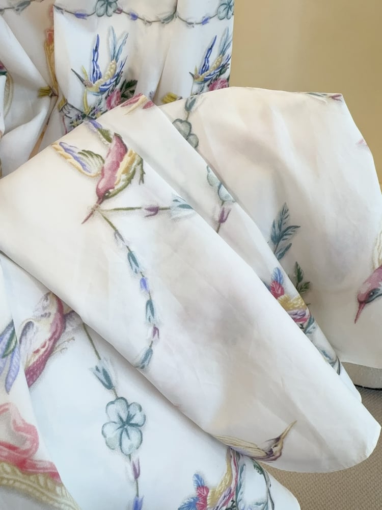 تنورة ديور (Dior) النسائية الطويلة بنقشة الزهور والطيور والشرائط