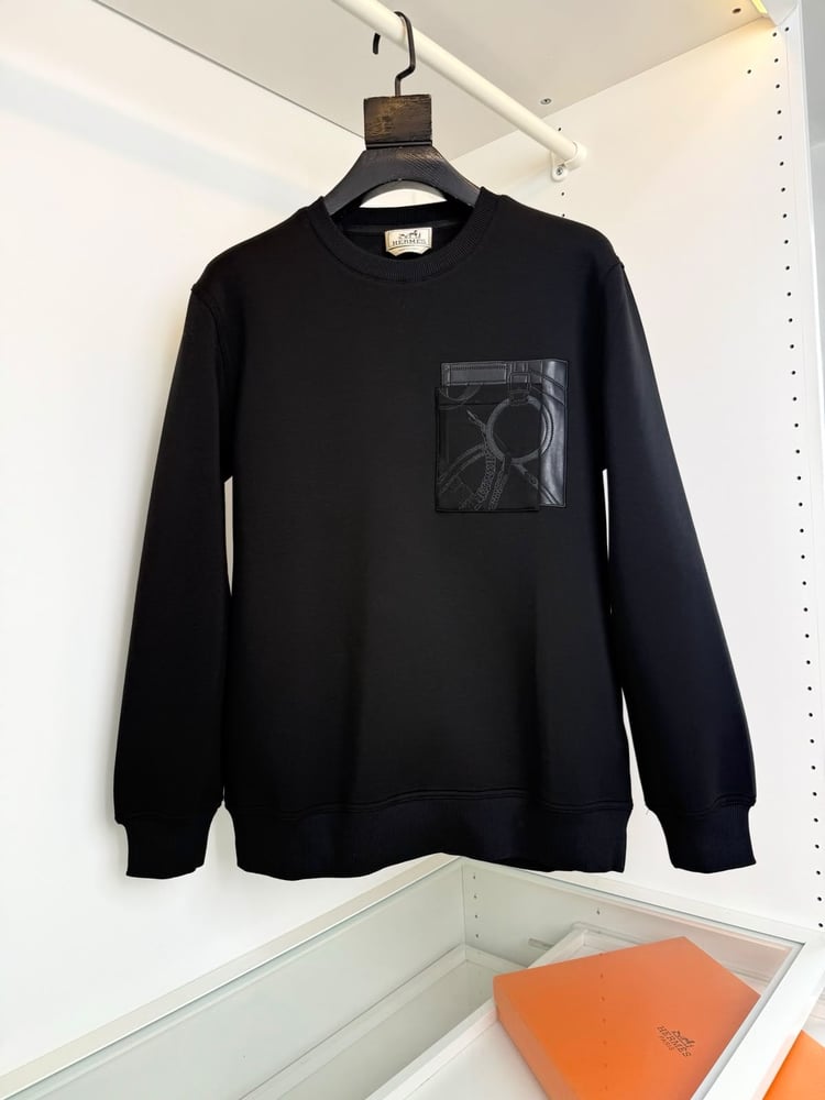 سويت شيرت هيرميس الفاخر بجيب الجاكار (Hermes Jacquard Pocket Sweatshirt)