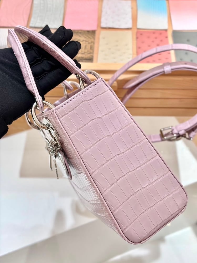 حقيبة "ديور" (Dior) ليدي ديور الفاخرة