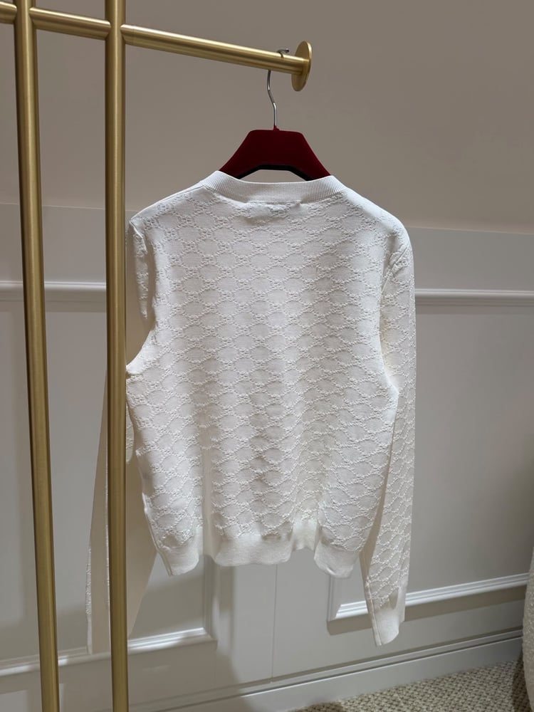 كارديجان جوتشي النسائي المحبوك بنقشة الشعار الأيقوني (Gucci Monogram Knit Cardigan)
