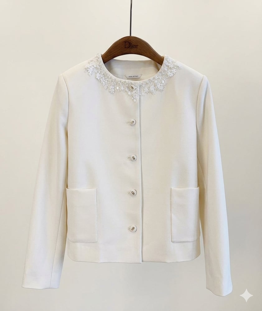 سترة ديور البيضاء المطرزة (Dior White Embellished Jacket)