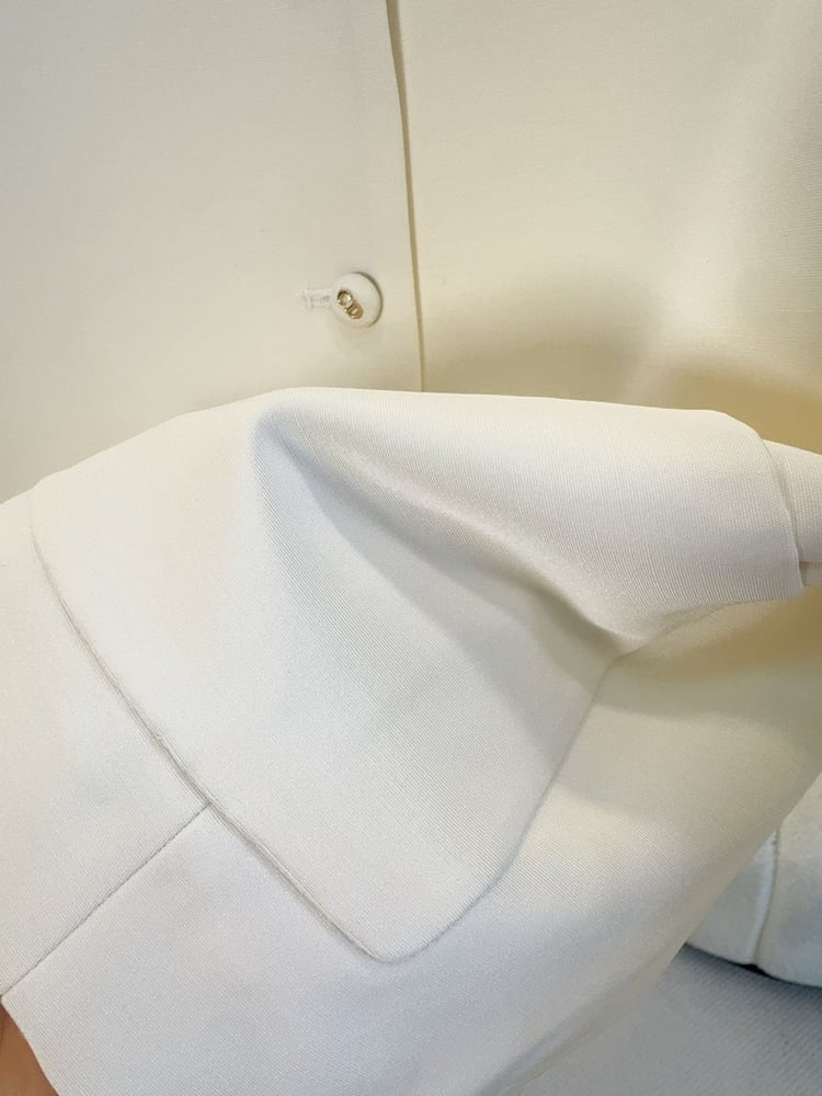 سترة ديور البيضاء المطرزة (Dior White Embellished Jacket)