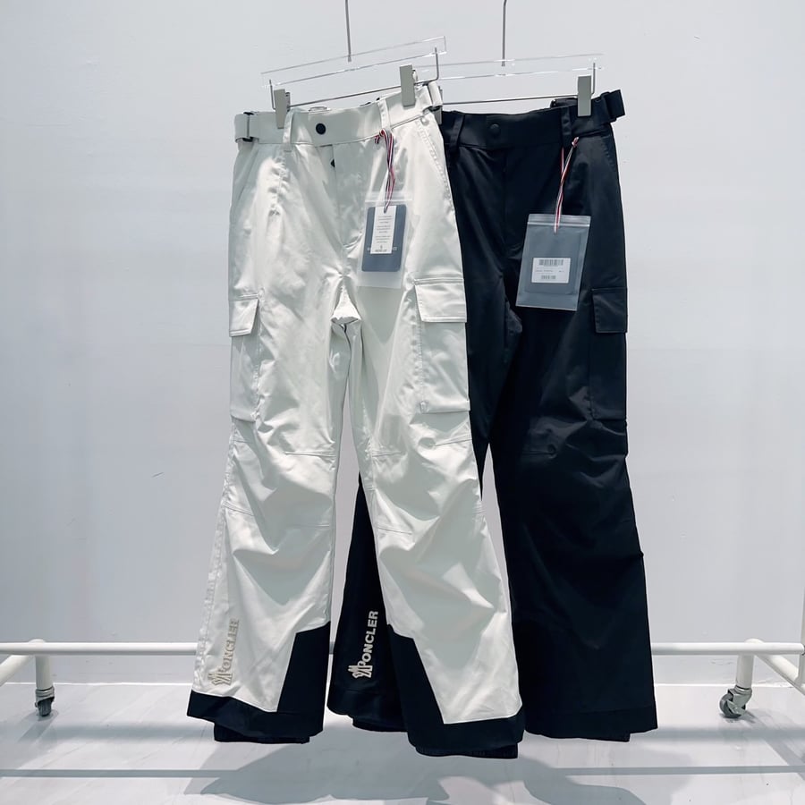 طقم التزلج الشتوي الفاخر من مونكلر غرونوبل (Moncler Grenoble Ski Jacket & Pants Set)