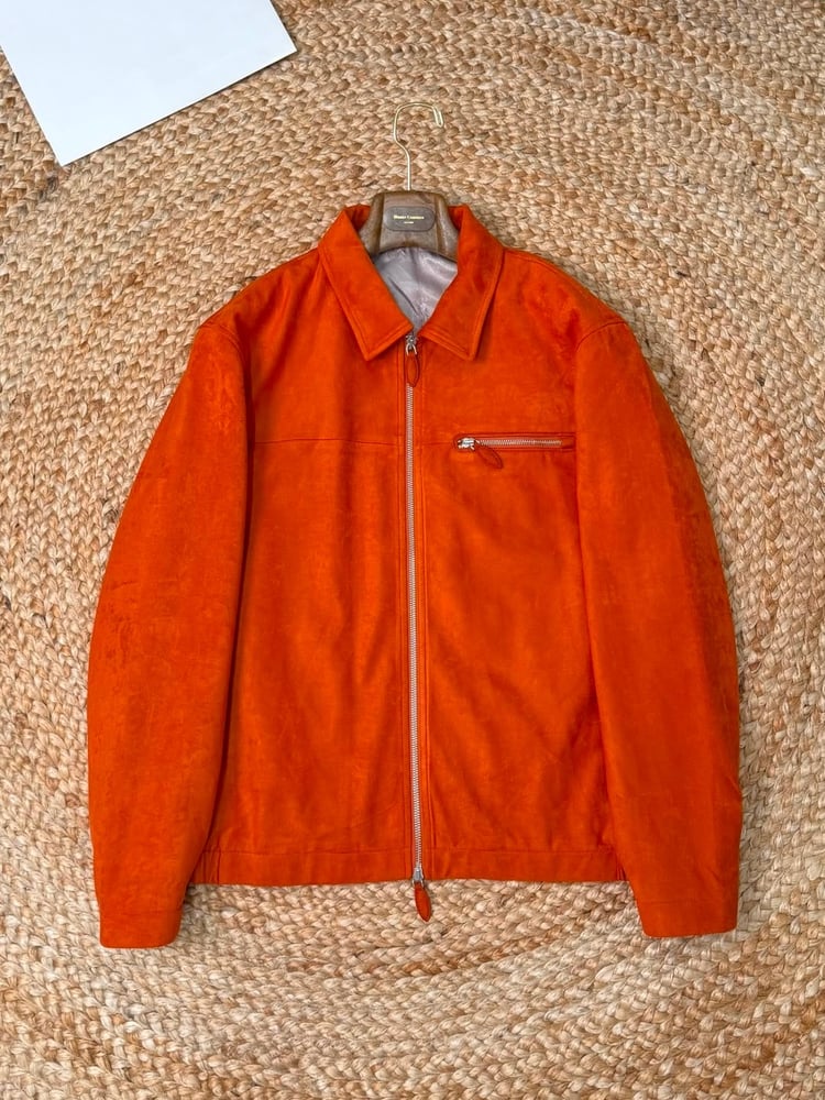 جاكيت جلد / شمواه رجالي فاخر من "برلوتي" (Berluti) باللون البرتقالي الجريء (Suede Jacket)