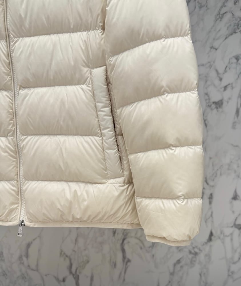 جاكيت شتوي رجالي منفوخ فاخر من مونكلير (Moncler)