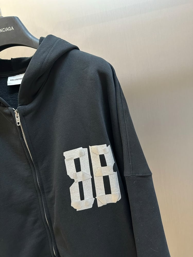 هودي بالنسياغا بتصميم الشريط اللاصق (Balenciaga Tape Type Zip-Up Hoodie)