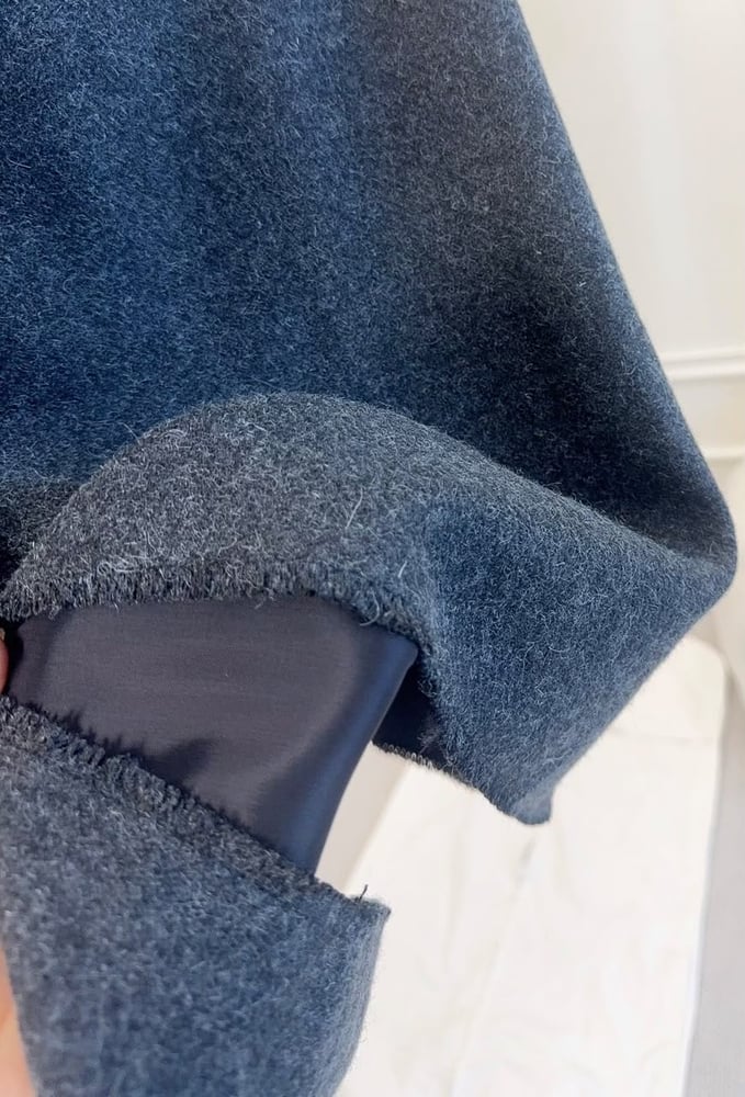 بلوزة برادا النسائية من الصوف الفاخر بدون أكمام (Prada Wool Tank Top / Vest)