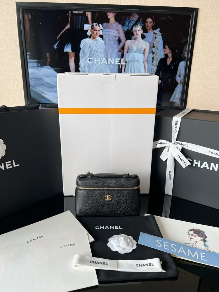 حقيبة "شانيل" (Chanel Vanity Case)