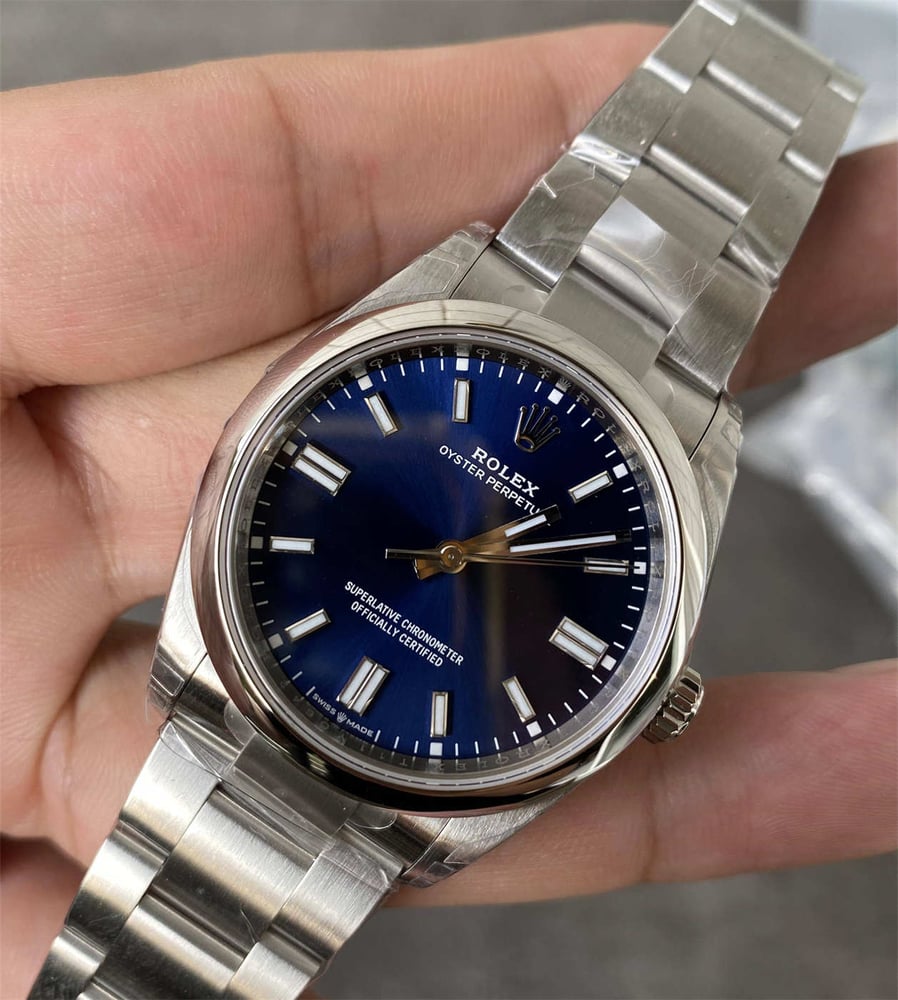 ساعة رولكس أويستر بيربيتشوال الزرقاء الفاخرة (Rolex Oyster Perpetual Blue Dial)
