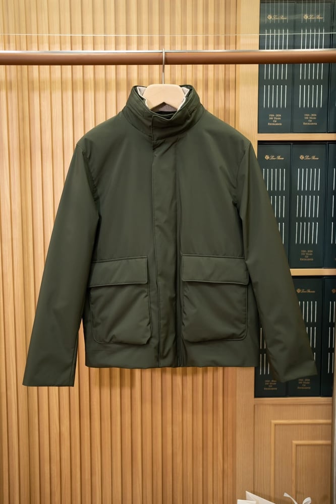 معطف "فوياجر" الفاخر المقاوم للعوامل الجوية من لورو بيانا (Loro Piana Voyager Jacket)