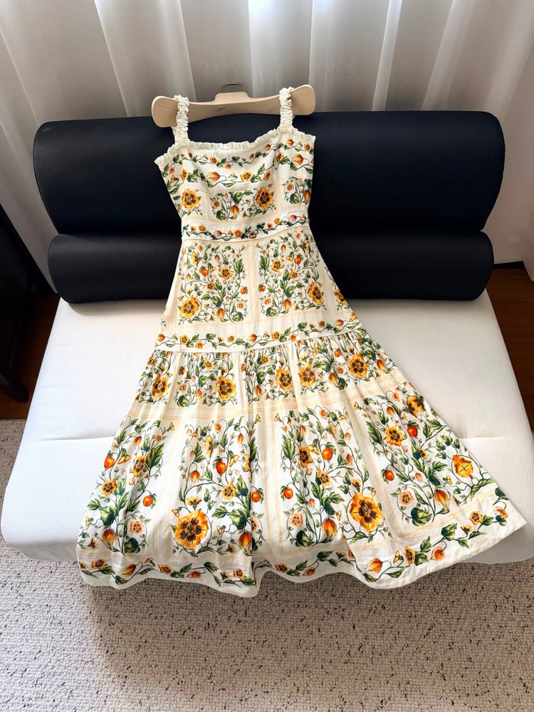 فستان "أغوا بينديتا" الماكسي بنقشة الزهور النباتية (Agua Bendita Floral Botanical Maxi Dress)