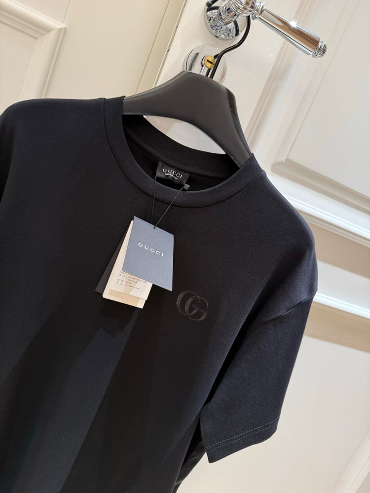 تيشيرت قطن أوفر سايز بشعار السيراميك الدائري المتداخل Double G من غوتشي (Gucci