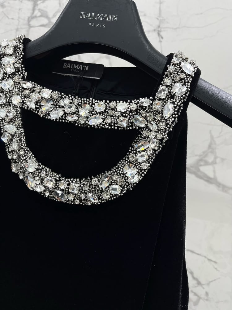 فستان "بالمان" (Balmain) السهري الفاخر