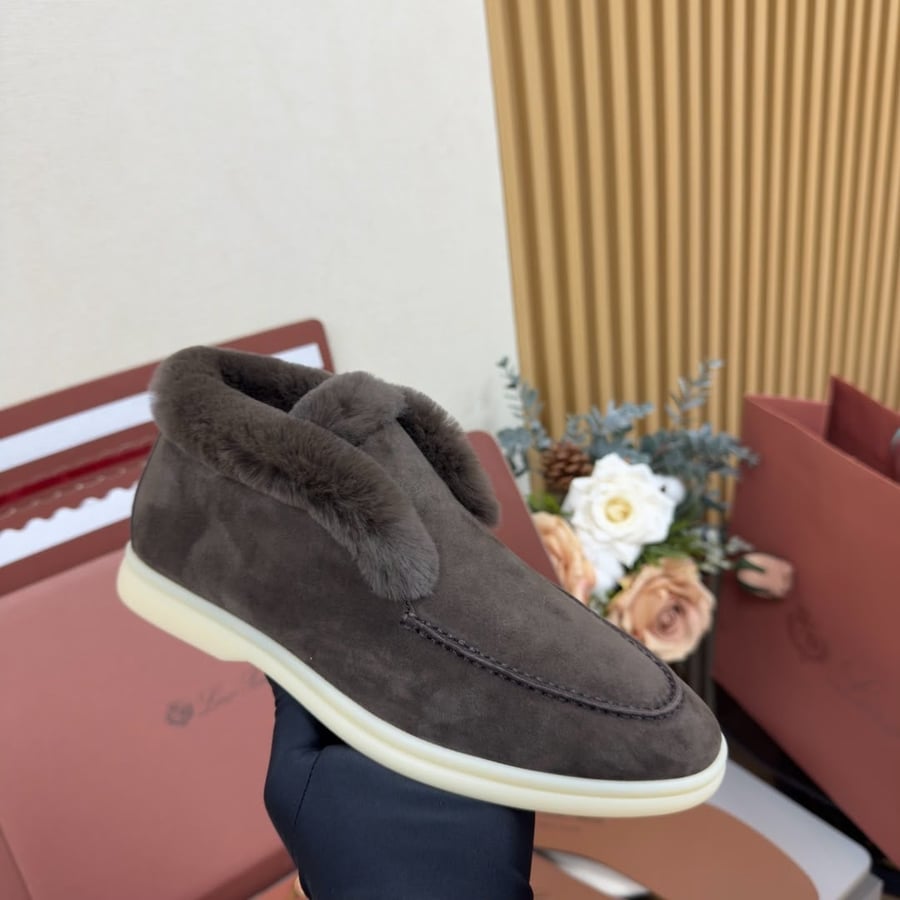 حذاء لورو بيانا النسائي الشمواه المبطن بالفرو البني الفاخر (Loro Piana Brown Fur-Trimmed Open Walk Shoes)
