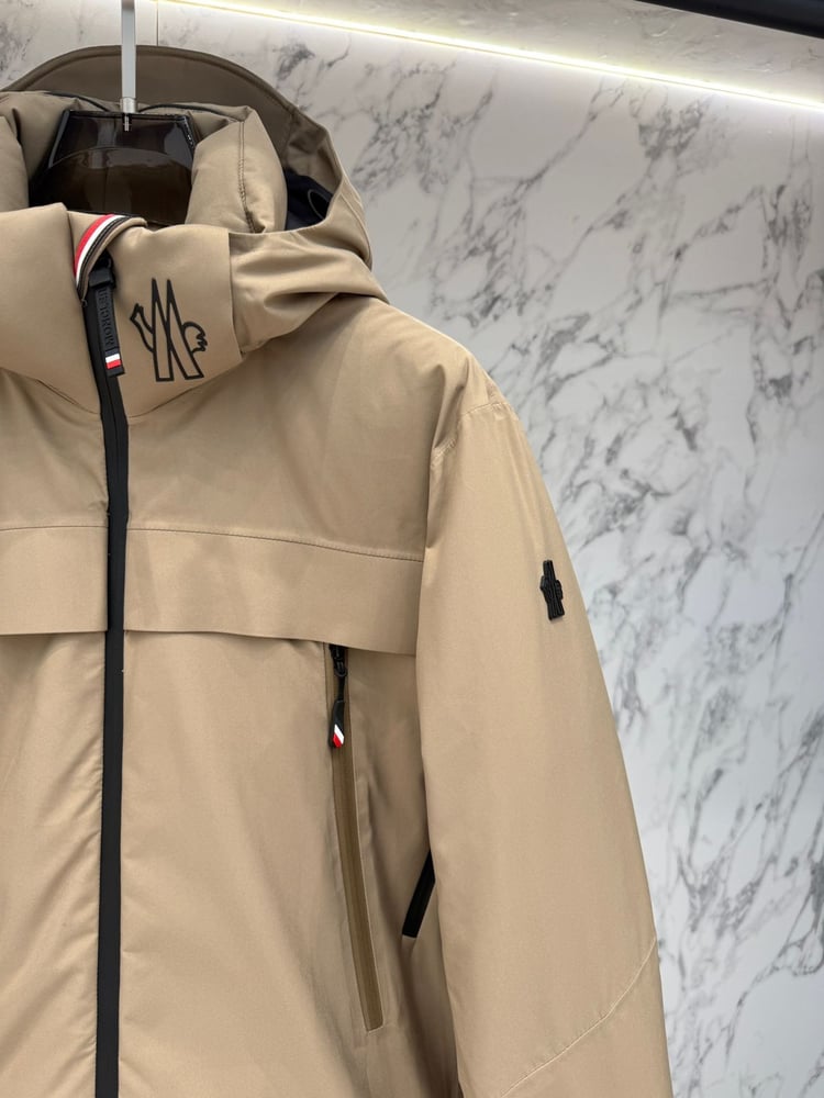 جاكيت / معطف رجالي فاخر مقاوم للعوامل الجوية (Gore-Tex / Grenoble) من "مونكلير" (Moncler) باللون البيج / الكاميل