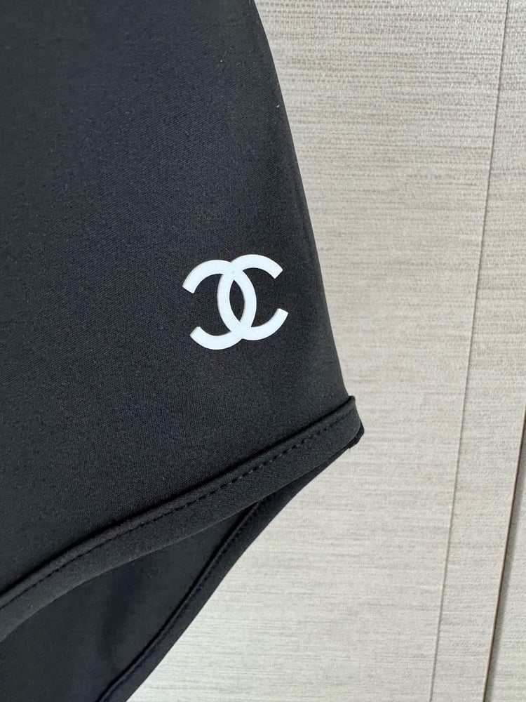 مايوه Chanel الفاخر (قطعة واحدة - تصميم Block Color)