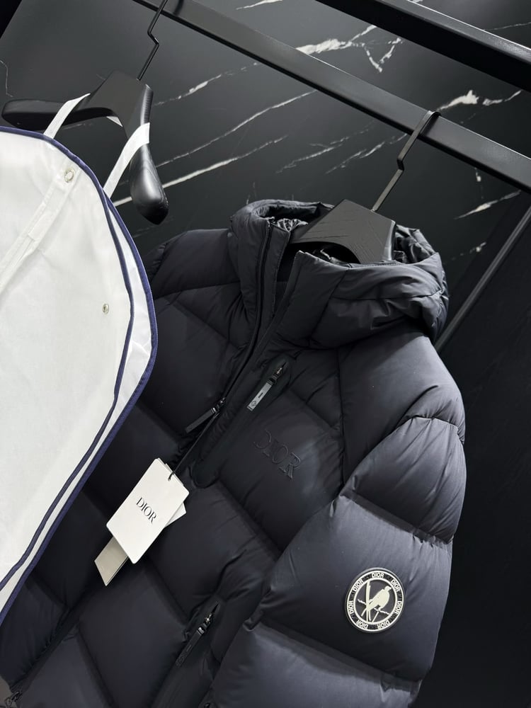 جاكيت منفوخ (Puffer) رجالي فاخر بغطاء للرأس من كريستيان ديور (Christian Dior)