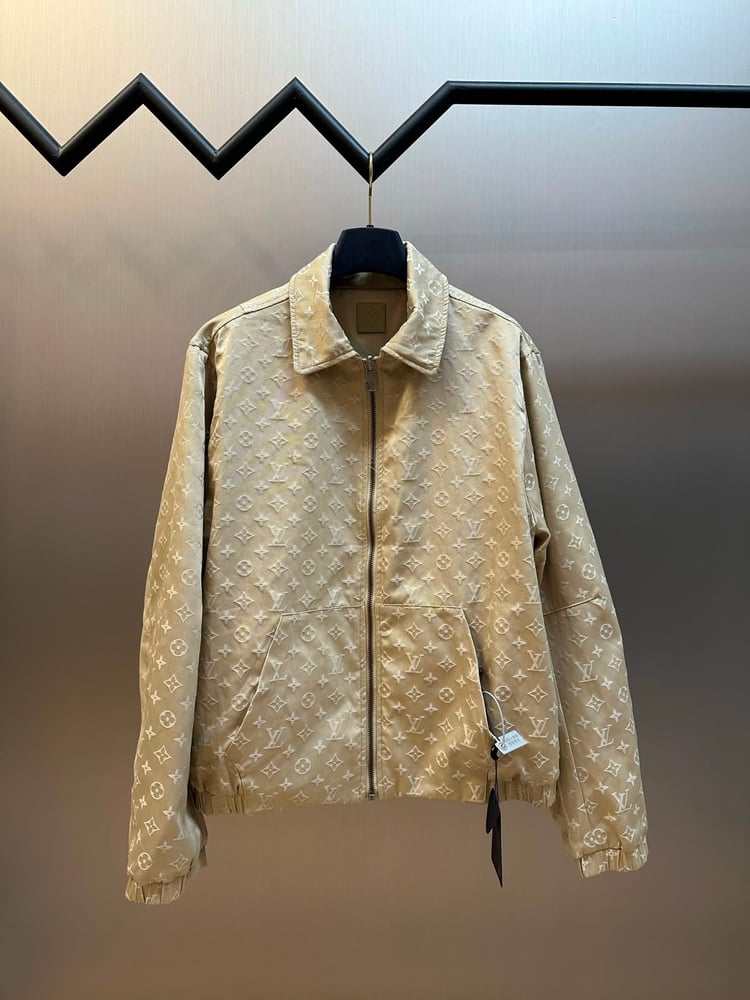 جاكيت فاخر للرجال من لوي فيتون (Louis Vuitton Jacket)