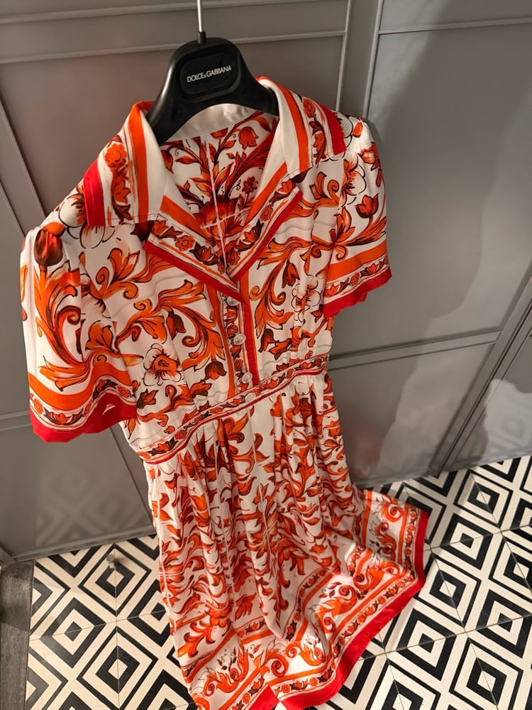 فستان "دولتشي آند غابانا" الحريري بنقشة المايوليكا (Dolce & Gabbana Silk Majolica Print Dress)