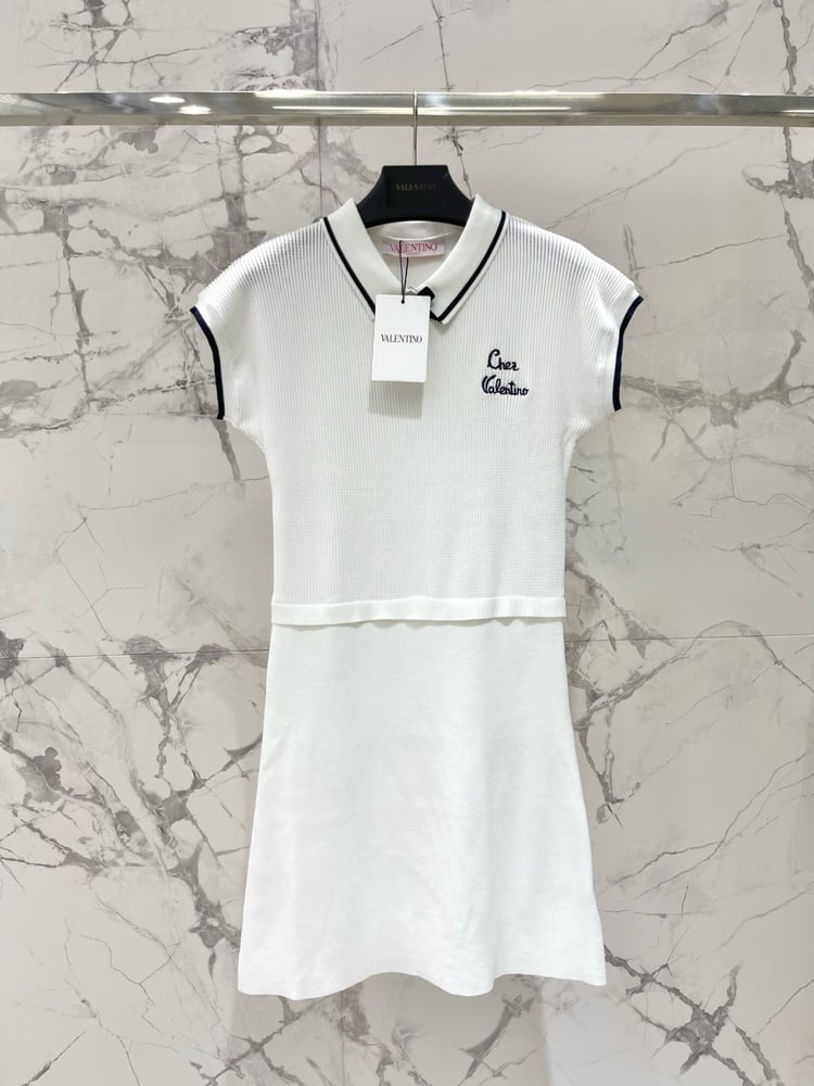 فستان Valentino "Chez Valentino" الأبيض
