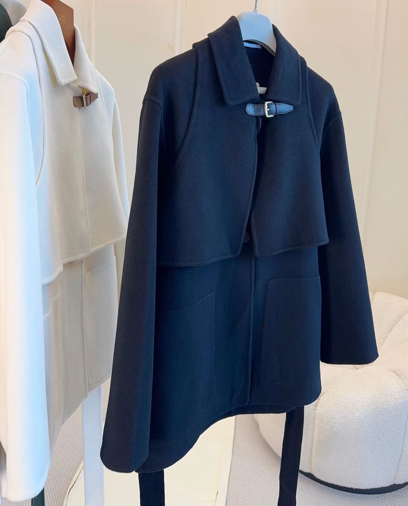 معطف "هيرميس" (Hermès) النسائي المزدوج الفاخر بقصة الكاب