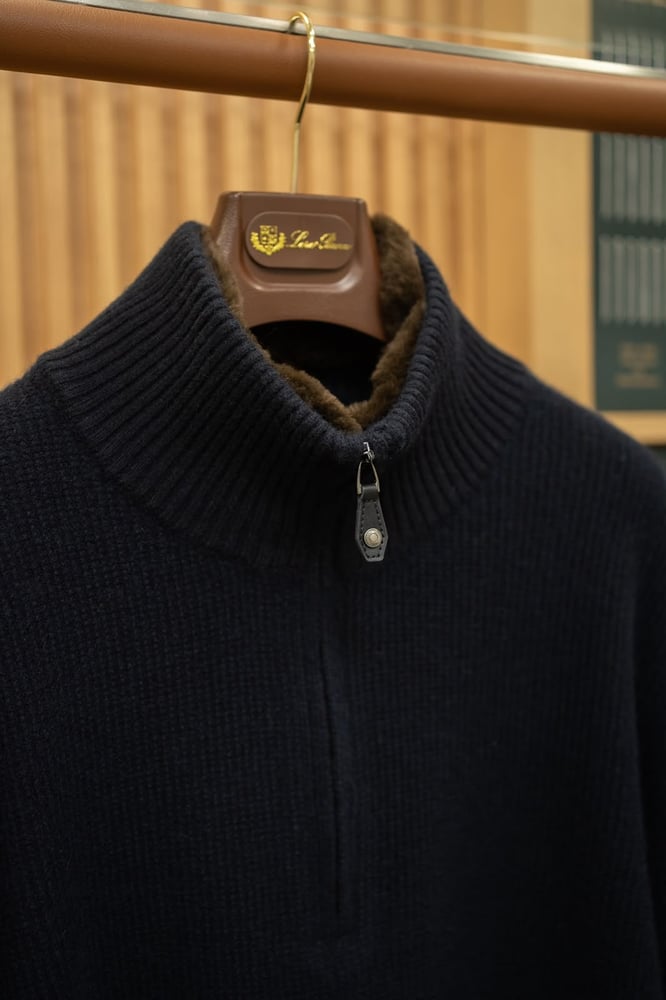سويتشيرت صوف كشمير فاخر بنصف سحاب من لورو بيانا (Loro Piana Cashmere Half-Zip Sweater)