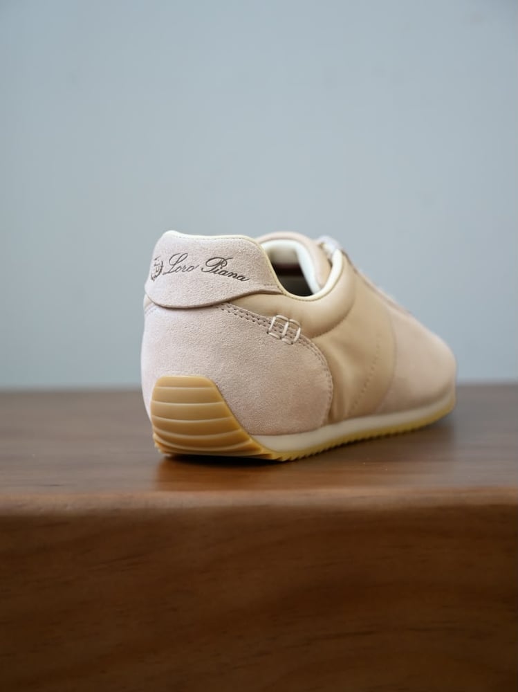 حذاء سنيكرز نسائي فاخر من لورو بيانا (Loro Piana Open Walk Sneakers)
