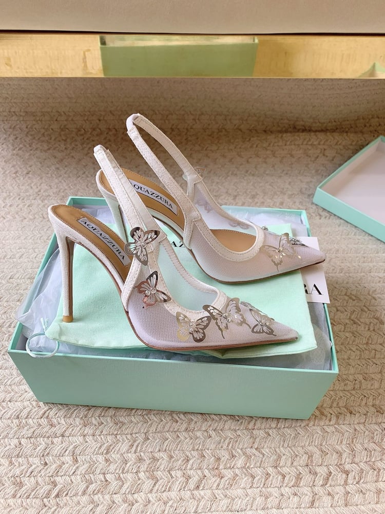 حذاء سهرة بكعب عالٍ من الشبك ومزدان بالفراشات المعدنية من امينة معادي