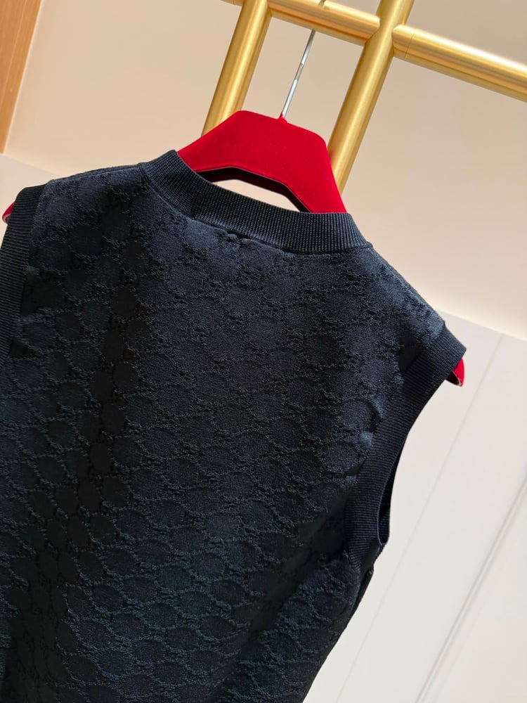 توب / بلوزة بدون أكمام "غوتشي" (Gucci) الفاخرة
