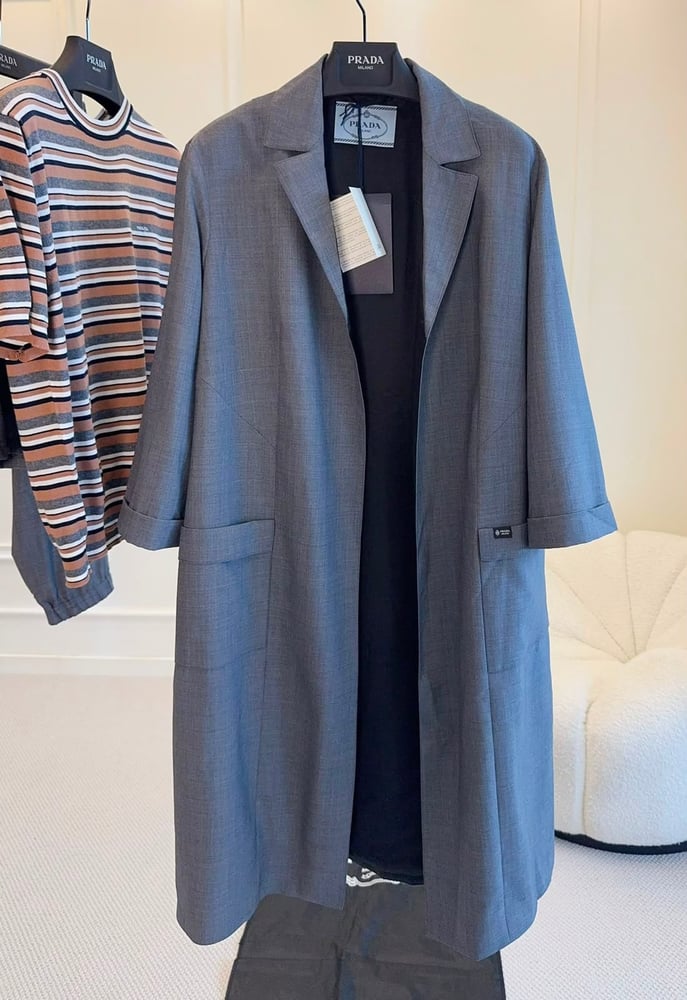 معطف "برادا" الخفيف بأسلوب البليزر (Prada Lightweight Blazer Coat)