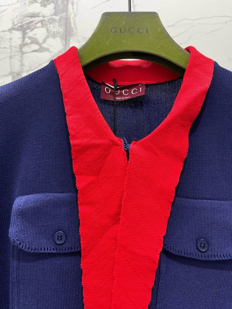 قميص "غوتشي" المحبوك بياقة متباينة (Gucci Ribbed Knit Shirt)
