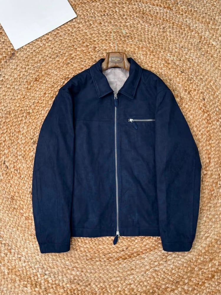 جاكيت جلد / شمواه رجالي فاخر من "برلوتي" (Berluti) باللون الكحلي الداكن (Suede Jacket)