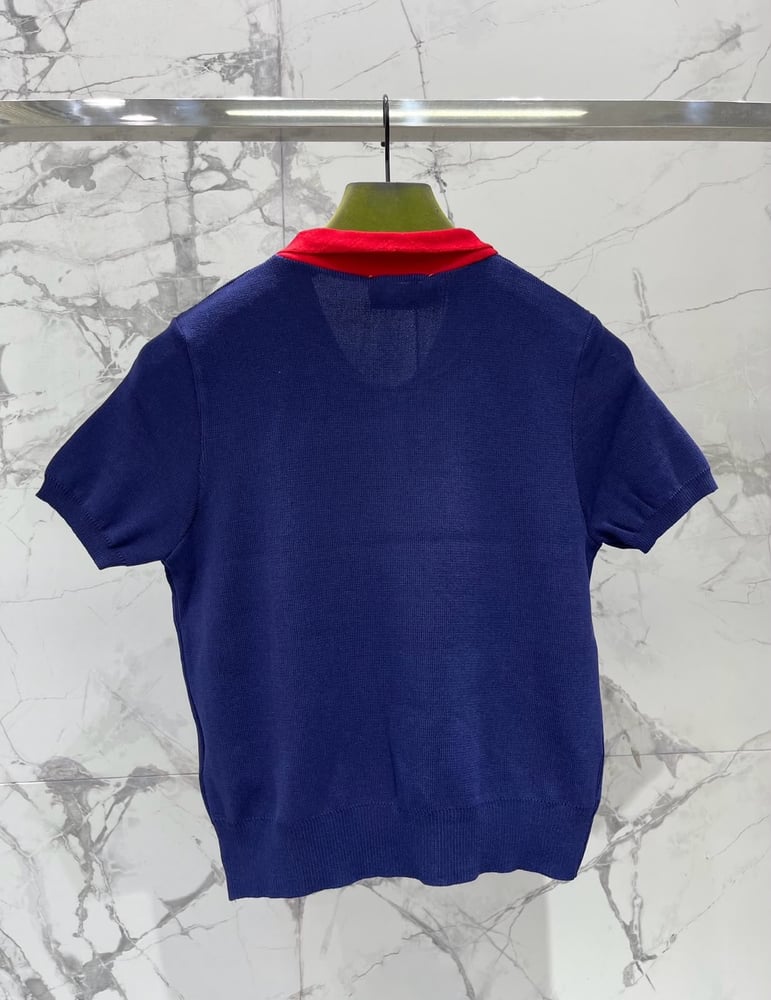 قميص "غوتشي" المحبوك بياقة متباينة (Gucci Ribbed Knit Shirt)