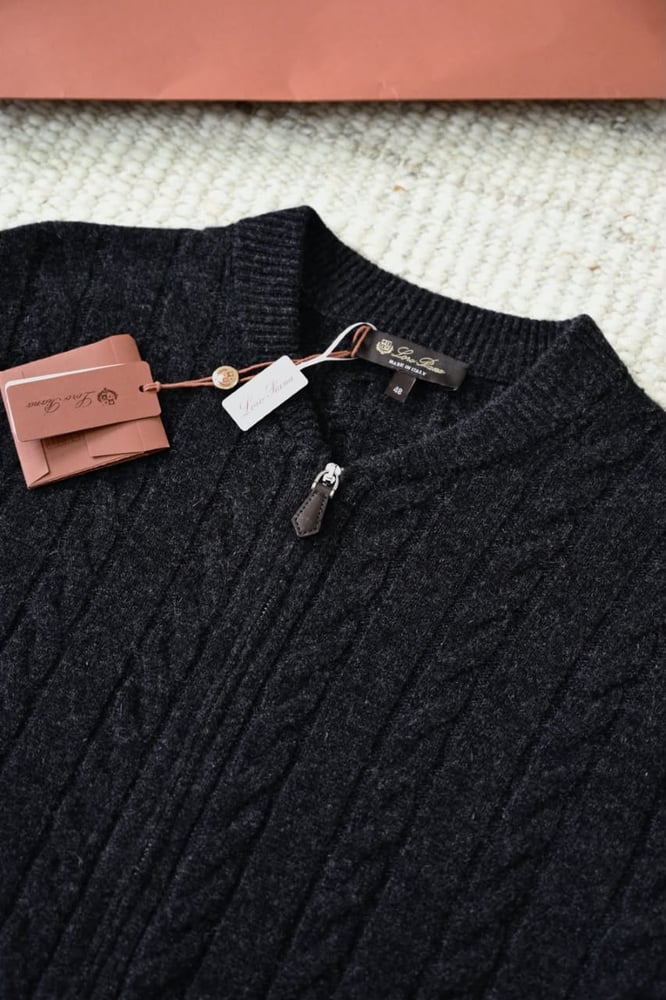 سترة لورو بيانا الرجالية الفاخرة المحبوكة بسحاب (Loro Piana Cable-Knit Zip Cardigan / Sweater)