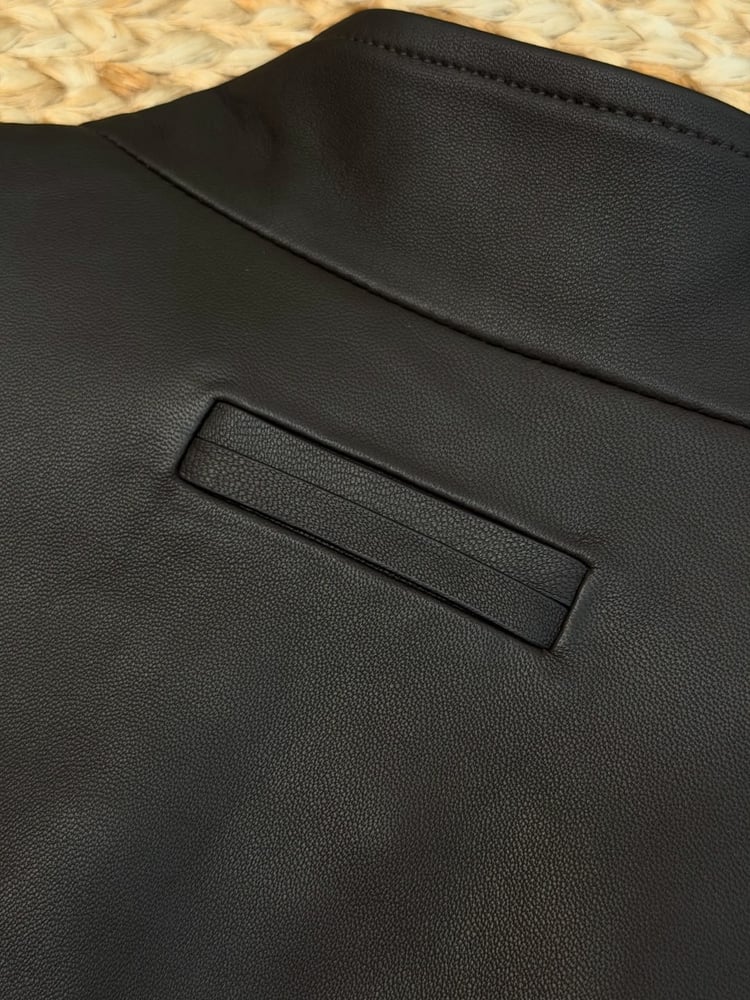 جاكيت إرمينيجيلدو زينيا الجلدي الفاخر (Ermenegildo Zegna Leather Jacket)