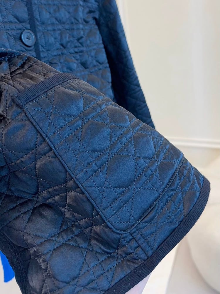 جاكيت "ديور" (Dior) النسائي المبطن بتصميم كاناج (Cannage) الأيقوني