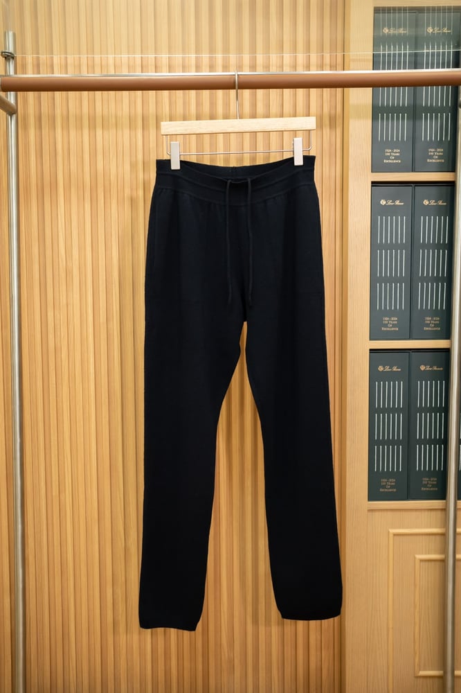 طقم كشمير فاخر بسحاب من لورو بيانا (Loro Piana Cashmere Zip-Up Tracksuit)