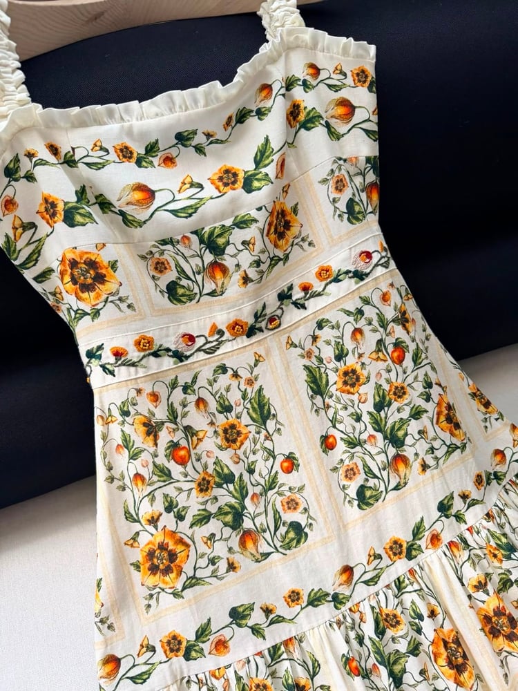 فستان "أغوا بينديتا" الماكسي بنقشة الزهور النباتية (Agua Bendita Floral Botanical Maxi Dress)
