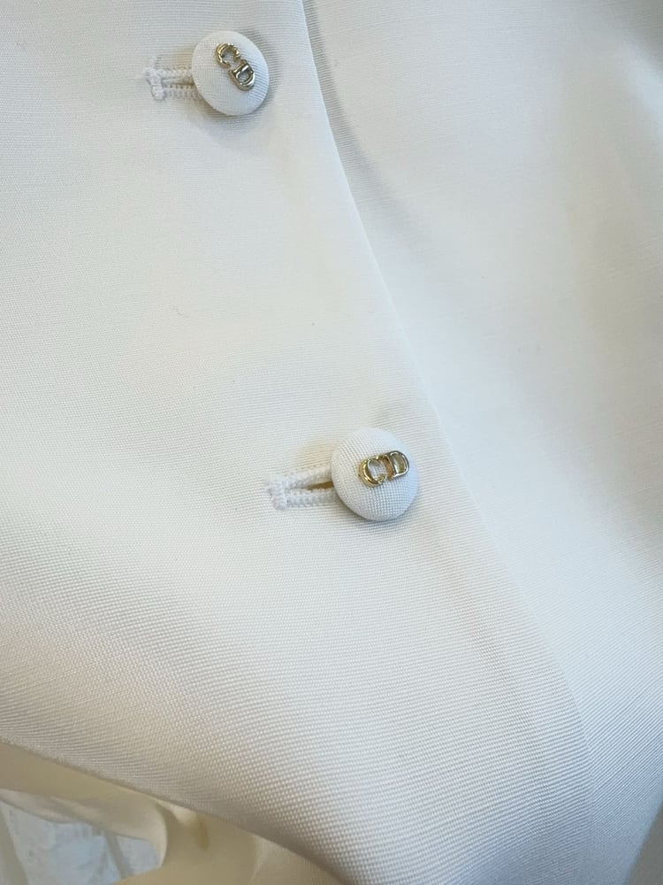 سترة ديور البيضاء المطرزة (Dior White Embellished Jacket)