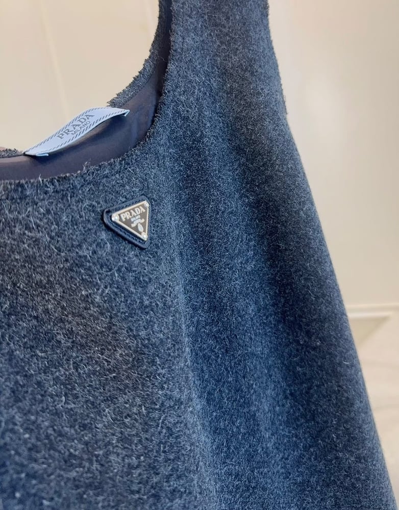 بلوزة برادا النسائية من الصوف الفاخر بدون أكمام (Prada Wool Tank Top / Vest)
