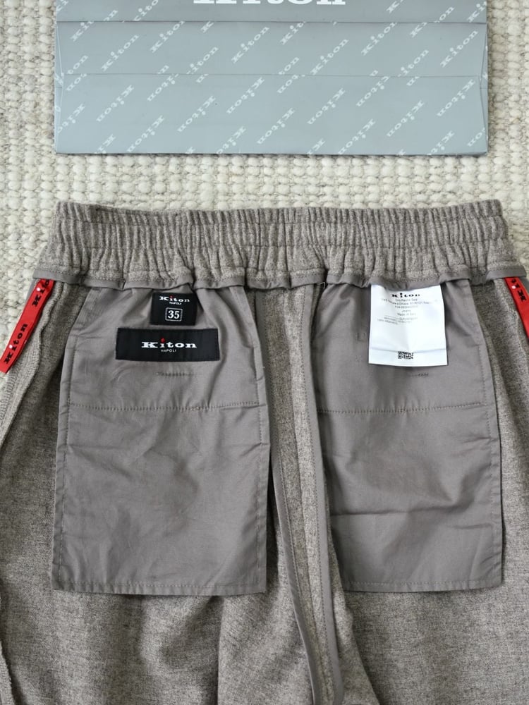 بنطلون رجالي بيج فاتح فاخر من كيتون (Kiton)