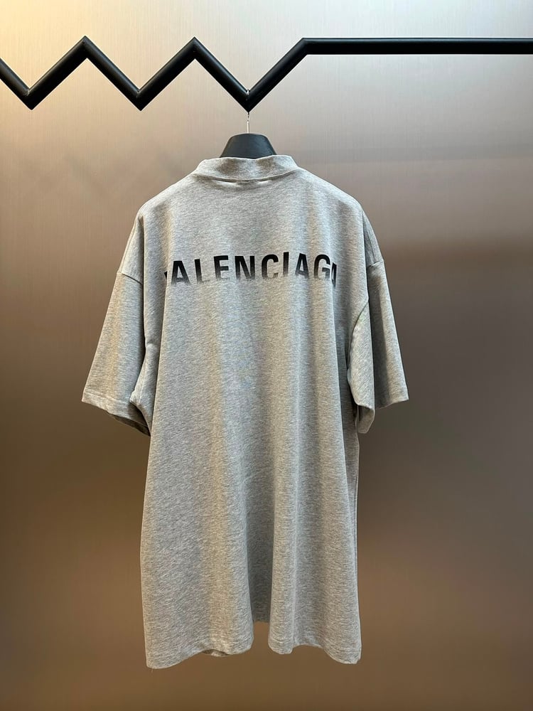 تيشرت رجالي فاخر رمادي من بالنسياغا (Balenciaga)