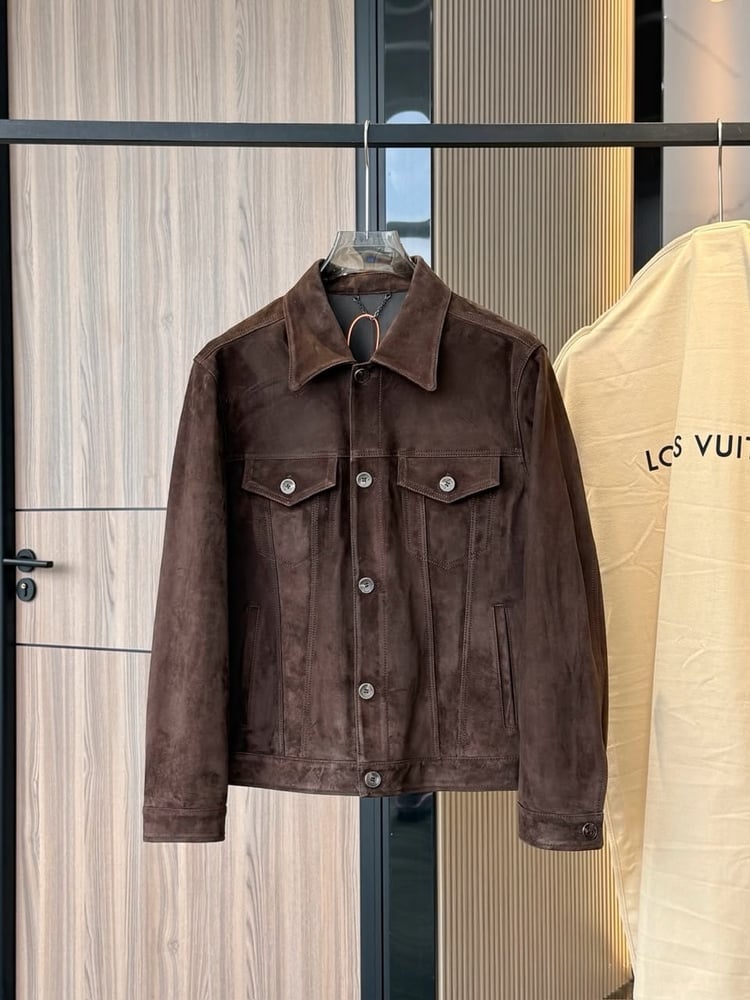 جاكيت لويس فيتون الشمواه الفاخر (Louis Vuitton Suede Trucker Jacket)