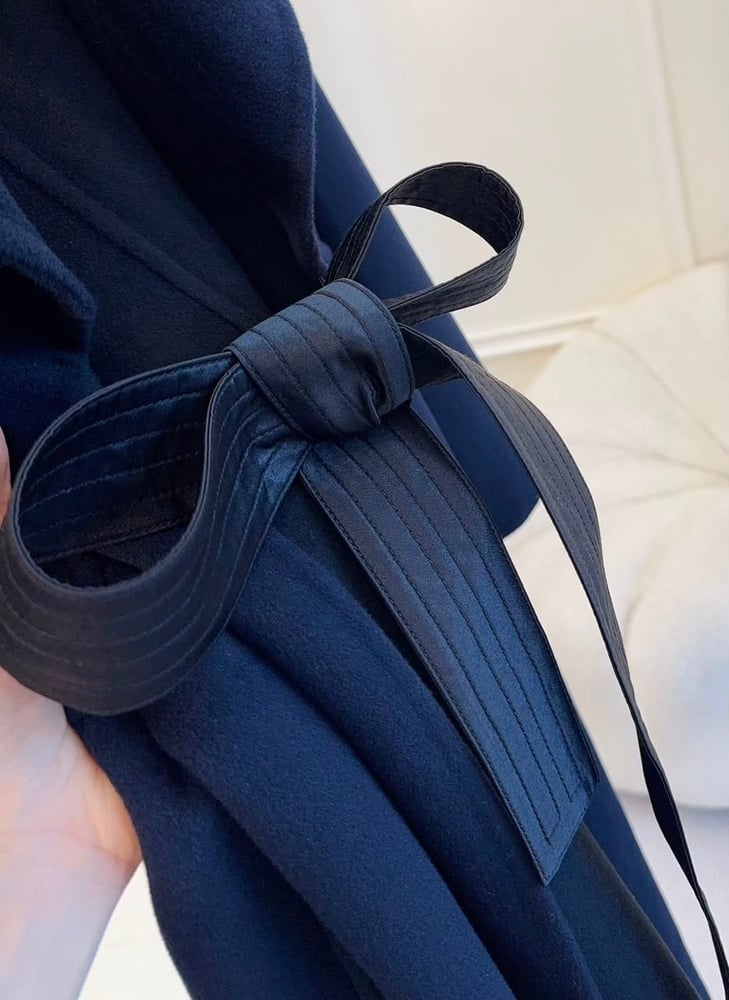 معطف "هيرميس" (Hermès) النسائي الطويل الفاخر من الصوف مع حزام الفيونكة