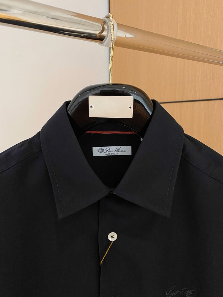قميص "لورو بيانا" (Loro Piana)
