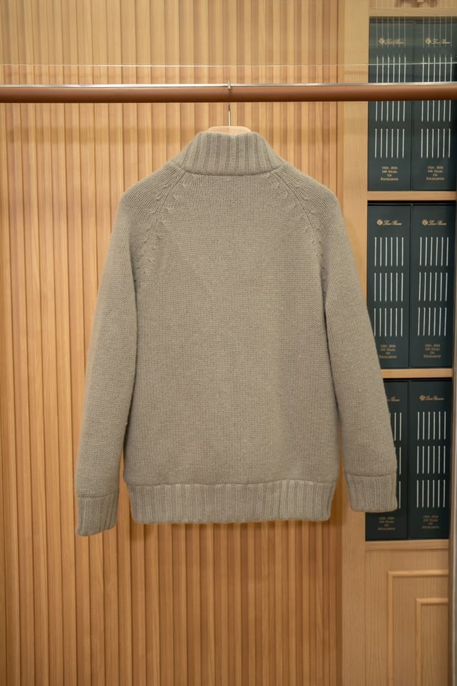 معطف تريكو فاخر بسحاب مرتفع من برونيلو كوتشينيلي (Brunello Cucinelli Cashmere Full-Zip Knit Cardigan)