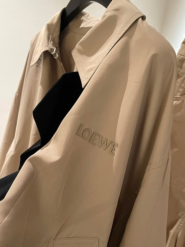 طقم "لويفي" العصري باللون البيج (Loewe Modern Beige Set)