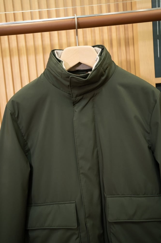 معطف "فوياجر" الفاخر المقاوم للعوامل الجوية من لورو بيانا (Loro Piana Voyager Jacket)