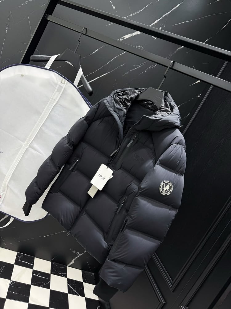 جاكيت منفوخ (Puffer) رجالي فاخر بغطاء للرأس من كريستيان ديور (Christian Dior)